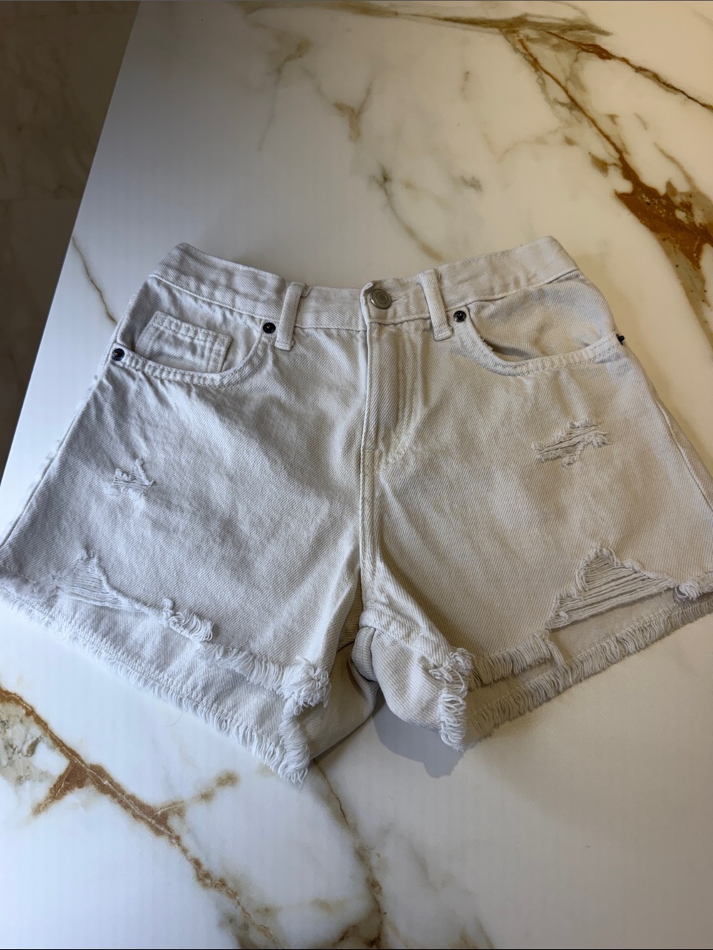 Zara kids Off-White Frayed Hem Denim Shorts - Picture 2 of 5